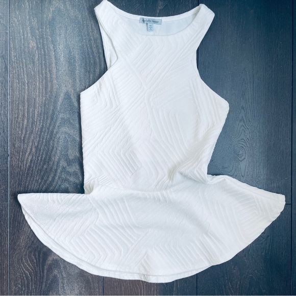 Charlotte Russe White Sleeveless Peplum Flare Print Top - Picture 2 of 11